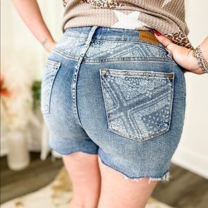 Judy Blue Medium Wash Paisley Bandana Printed Shorts (2XL/18w-20w)